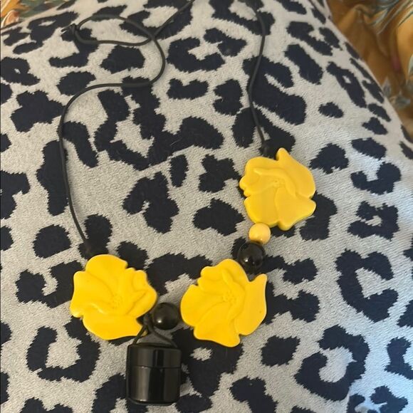 ISADORA PARIS Yellow Floral Necklace PARFUM Black Beads - Picture 1 of 3